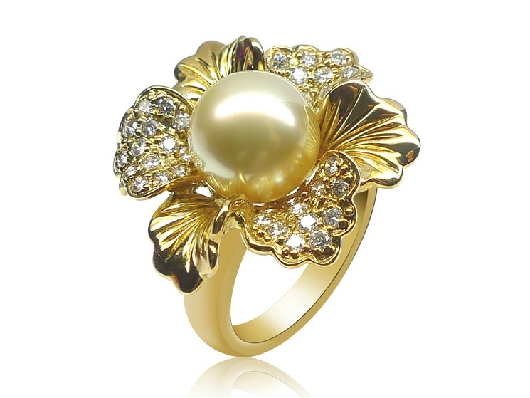 Deborah South Sea Pearl and Diamond Ring 11-15 mm 18kt